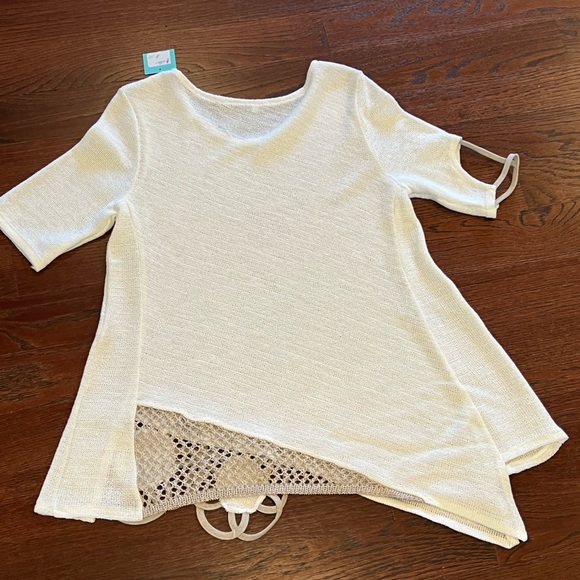 NWT Italian Asymmetric Blouse Top with Handmade Floral Applique L Cream - Picture 6 of 16